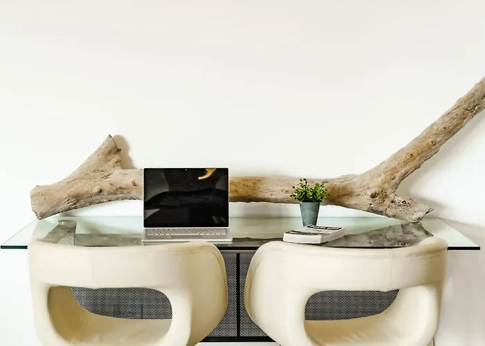 Amazing New Peninsula Penthouse With Ocean Views *